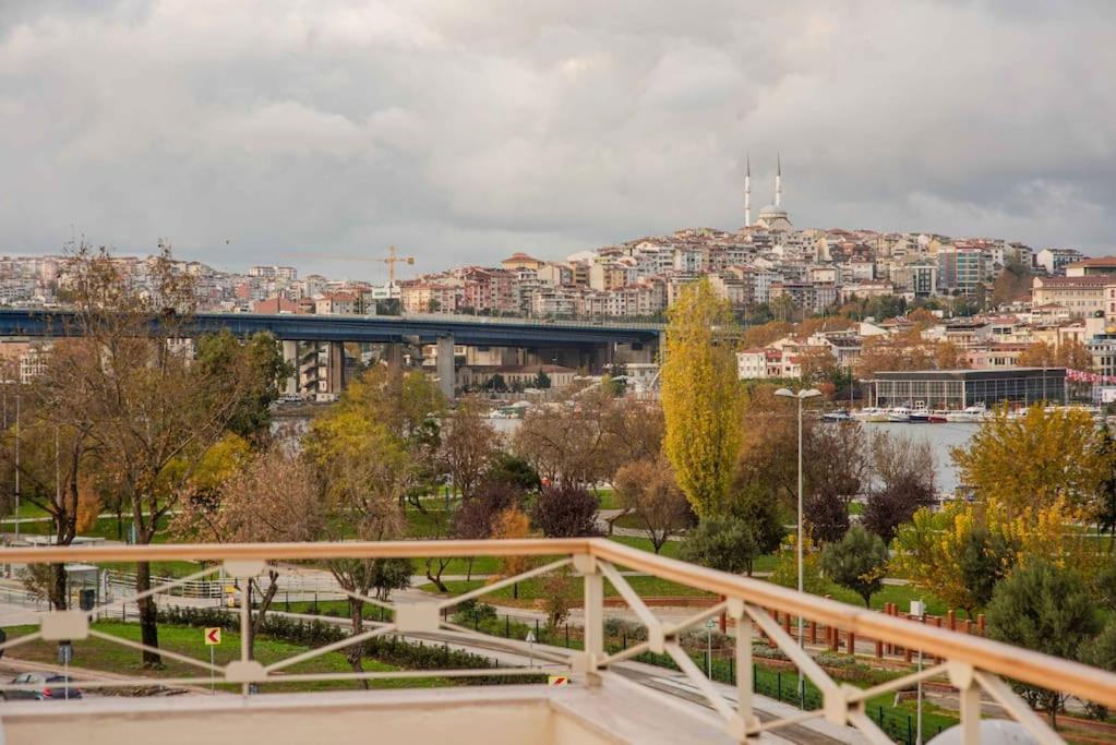 Waterfront Apartment By The Tram - Terrace With Dome & Golden Horn View In Fatih Истанбул Екстериор снимка
