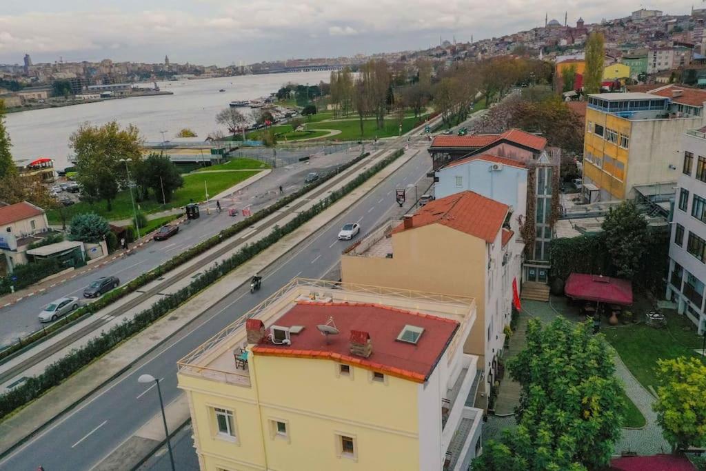 Waterfront Apartment By The Tram - Terrace With Dome & Golden Horn View In Fatih Истанбул Екстериор снимка