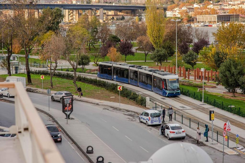 Waterfront Apartment By The Tram - Terrace With Dome & Golden Horn View In Fatih Истанбул Екстериор снимка
