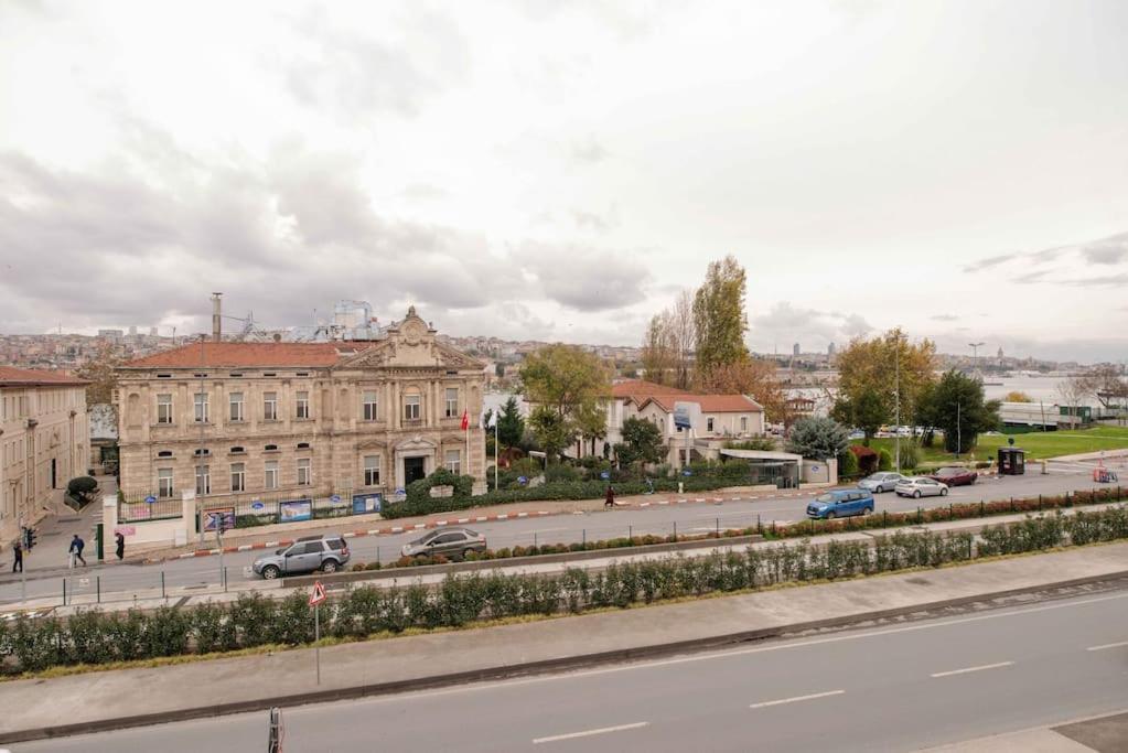 Waterfront Apartment By The Tram - Terrace With Dome & Golden Horn View In Fatih Истанбул Екстериор снимка