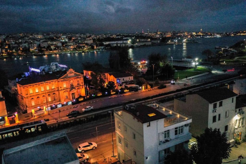 Waterfront Apartment By The Tram - Terrace With Dome & Golden Horn View In Fatih Истанбул Екстериор снимка