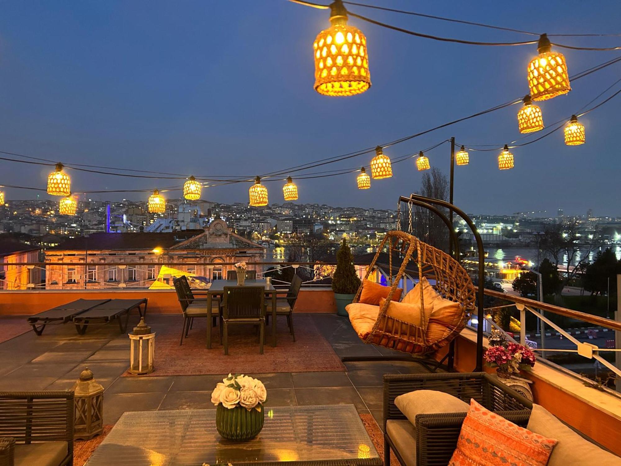 Waterfront Apartment By The Tram - Terrace With Dome & Golden Horn View In Fatih Истанбул Екстериор снимка