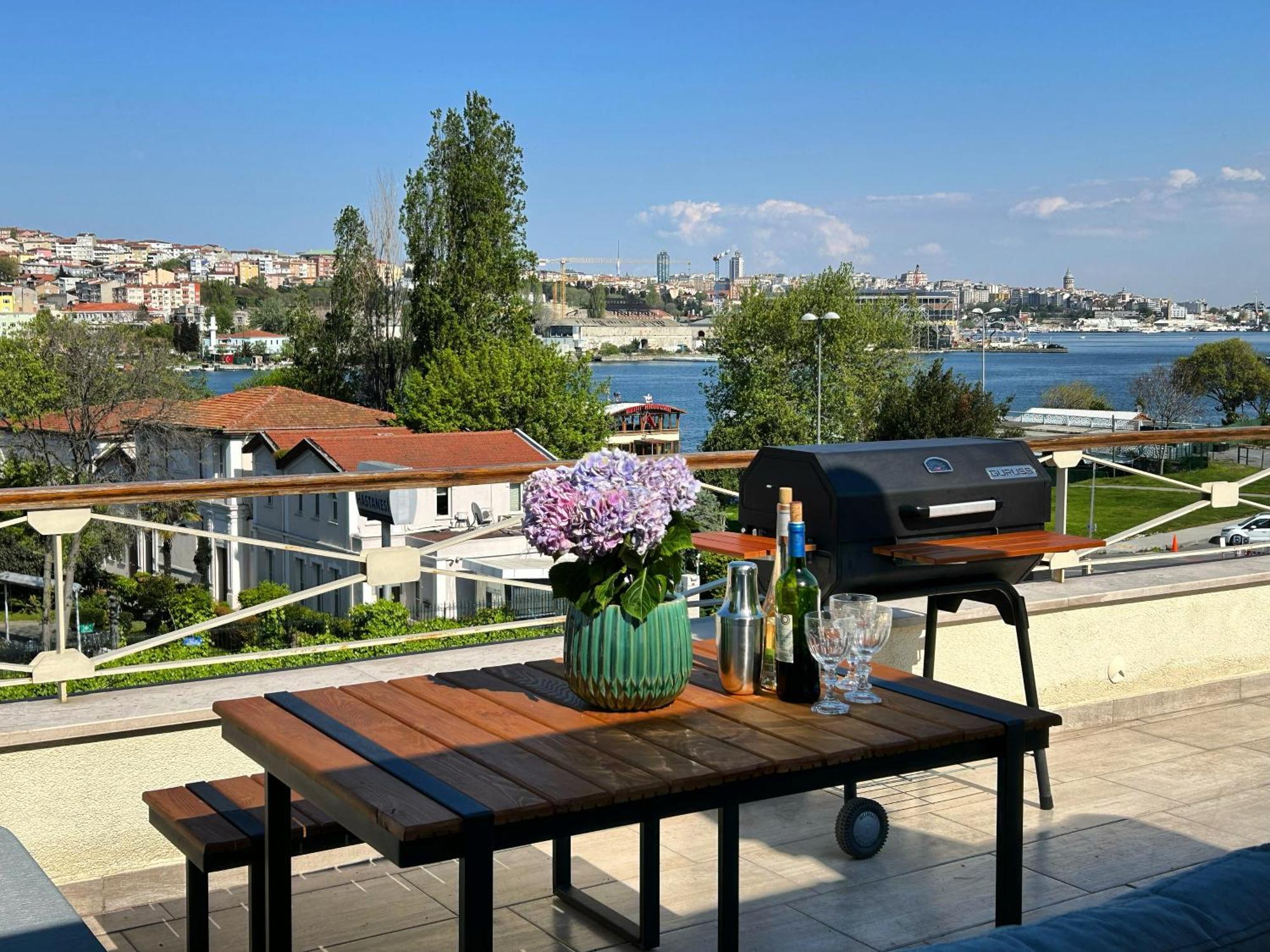 Waterfront Apartment By The Tram - Terrace With Dome & Golden Horn View In Fatih Истанбул Екстериор снимка